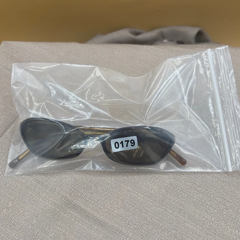 Vera Wang Brown Tortoise Oval Sunglasses Womens V102 53-16-138 Designer Shades